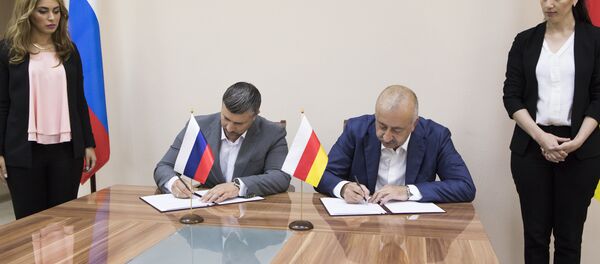 Подписание соглашений  между ТПП Южной Осетии и Крыма - Sputnik Южная Осетия