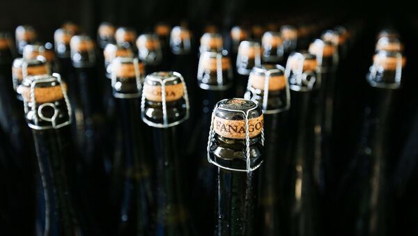 Цех розлива шампанского на винодельческом предприятии Фанагория в Краснодарском крае - Sputnik Южная Осетия