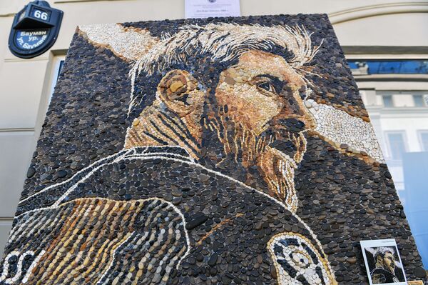 Мозаичный портрет нападающего сборной Аргентины Лионеля Месси на улице Баумана в Казани - Sputnik Южная Осетия