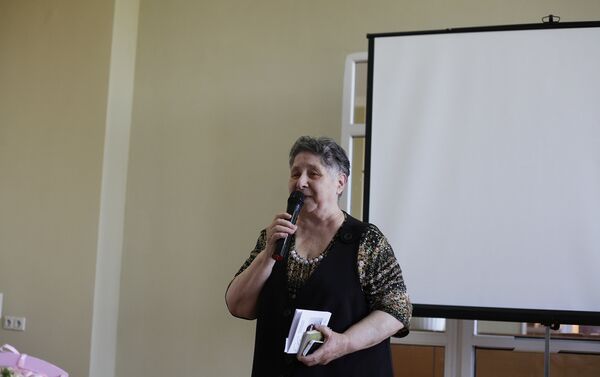 Презентация книги авторских стихов Николь Плиевой - Sputnik Южная Осетия
