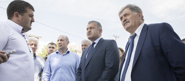 Президент РЮО проверил объекты строительства Президент РЮО проверил объекты строительства - Sputnik Южная Осетия