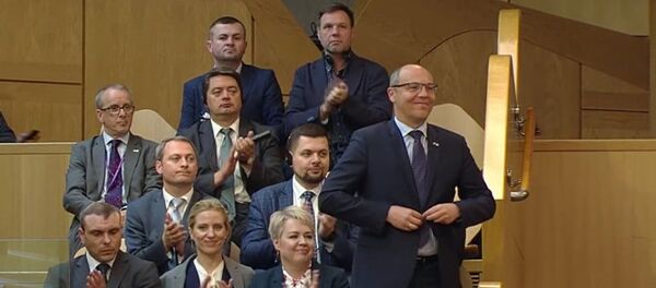 Парламент Шотландии приветствует аплодисментами спикера ВР Украины Андрея Парубия Парламент Шотландии приветствует аплодисментами спикера ВР Украины Андрея Парубия - Sputnik Южная Осетия