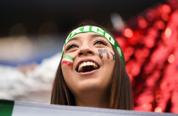 Болельщица сборной Мексики перед началом матча группового этапа чемпионата мира по футболу между сборными Германии и Мексики - Sputnik Южная Осетия