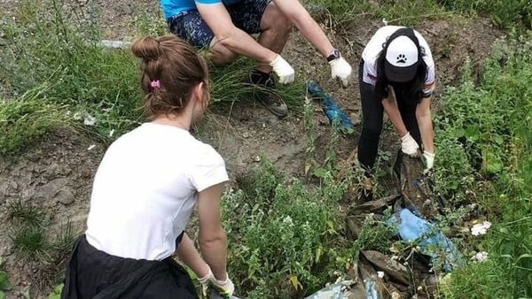 24 июня в КУРТАТИНСКОМ УЩЕЛЬЕ прошла очередная экологическая акция по очистке территории ущелья от бытового мусора - Sputnik Южная Осетия