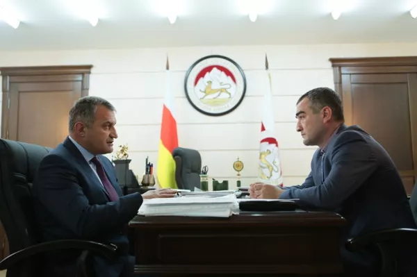 Президент Анатолий Бибилов принял главу Югоссельхознадзора Алана Маргиева