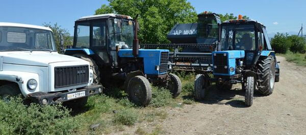 Сотрудники УГИБДД проводят профилактическую работу с трактористами и с водителями спецтехники - Sputnik Южная Осетия