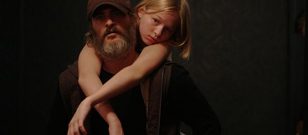 Хоакин Феникс и Екатерина Самсонова в фильме Тебя никогда здесь не было Хоакин Феникс и Екатерина Самсонова в фильме Тебя никогда здесь не было - Sputnik Южная Осетия