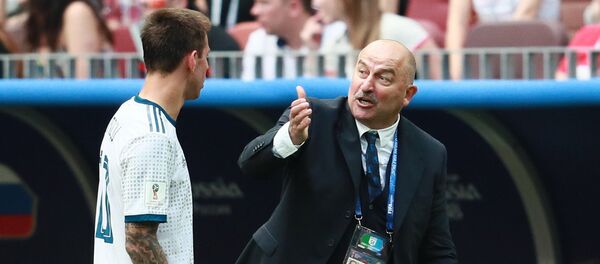 Главный тренер сборной России Станислав Черчесов в матче со сборной Испании Главный тренер сборной России Станислав Черчесов в матче со сборной Испании - Sputnik Южная Осетия