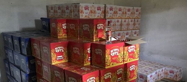 Нелегальная алкогольная продукция Нелегальная алкогольная продукция - Sputnik Южная Осетия