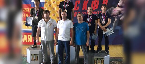Заур Кабалоев и Илья Гудиев - чемпионы СКФО по греко-римской борьбе, Урузмаг Черткоев и Алан Габараев - призеры Заур Кабалоев и Илья Гудиев - чемпионы СКФО по греко-римской борьбе, Урузмаг Черткоев и Алан Габараев - призеры - Sputnik Южная Осетия