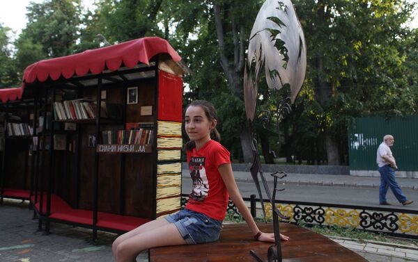 Открытие уличной библиотеки во Владикавказе - Sputnik Южная Осетия
