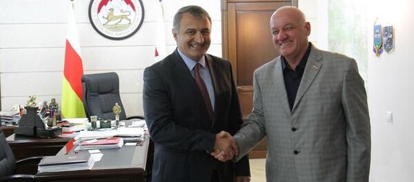 Встреча с представителем МИД Южной Осетии в Бразилии Андреем Тибиловым Встреча с представителем МИД Южной Осетии в Бразилии Андреем Тибиловым - Sputnik Хуссар Ирыстон