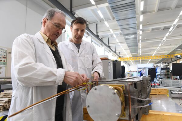 Подготовка к электрическим испытаниям магнита - Sputnik Южная Осетия