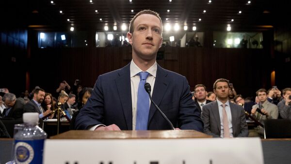 Основатель и глава Facebook Марк Цукерберг на слушаниях в сенате США - Sputnik Южная Осетия