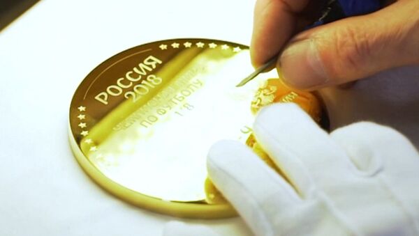 Отбитый Акинфеевым пенальти изобразили на золотой медали - Sputnik Южная Осетия