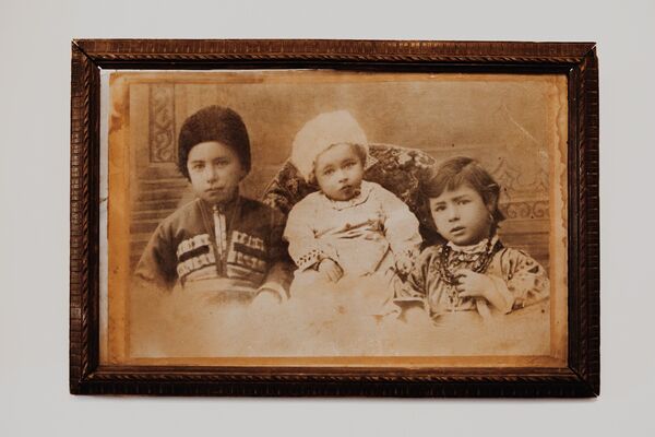 Семейный портрет Галати в детстве - Sputnik Южная Осетия