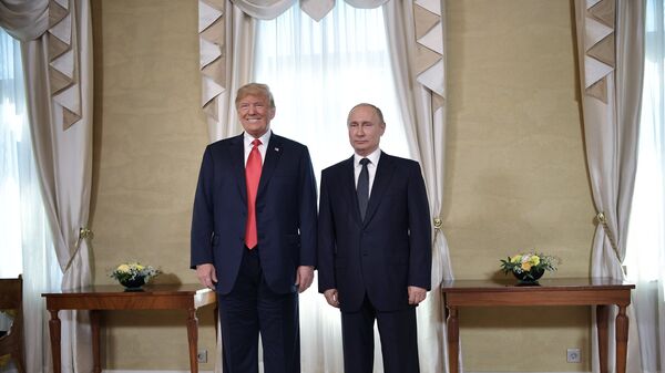 Встреча президента РФ Владимира Путина и президента США Дональда Трампа. Архивное фото  - Sputnik Южная Осетия
