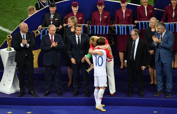 Хорватский футболист Лука Модрич, получивший приз лучшего игрока чемпионата мира по футболу 2018, на церемонии награждения победителей - Sputnik Южная Осетия