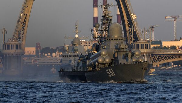 Малый ракетный корабль Ливень на репетиции парада в честь Дня Военно-морского флота в акватории Невы в Санкт-Петербурге - Sputnik Южная Осетия