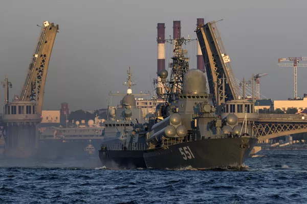 Малый ракетный корабль Ливень на репетиции парада в честь Дня Военно-морского флота в акватории Невы в Санкт-Петербурге Малый ракетный корабль Ливень на репетиции парада в честь Дня Военно-морского флота в акватории Невы в Санкт-Петербурге - Sputnik Южная Осетия