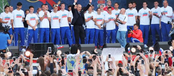Сборная России по футболу встретилась с болельщиками - Sputnik Хуссар Ирыстон