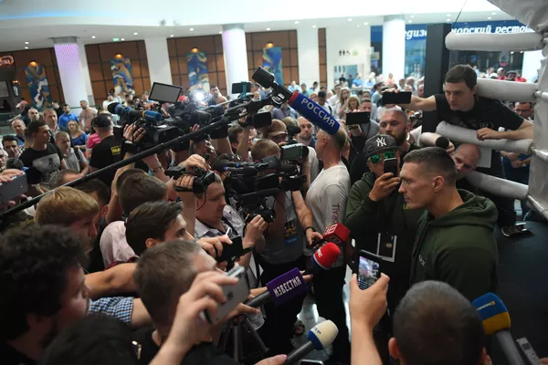 Мурат Гассиев и Александр Усик - открытая тренировка в Москве Мурат Гассиев и Александр Усик - открытая тренировка в Москве - Sputnik Южная Осетия
