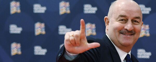 Главный тренер сборной России по футболу Станислав Черчесов Главный тренер сборной России по футболу Станислав Черчесов - Sputnik Южная Осетия