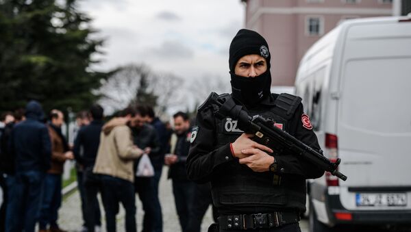Турецкий полицейский в Стамбуле - Sputnik Южная Осетия
