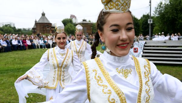 Артисты в национальных костюмах на фестивале Сабантуй-2018 - Sputnik Южная Осетия