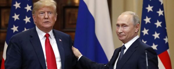 Президент РФ Владимир Путин и президент США Дональд Трамп на совместной пресс-конференции по итогам встречи в Хельсинки - Sputnik Южная Осетия