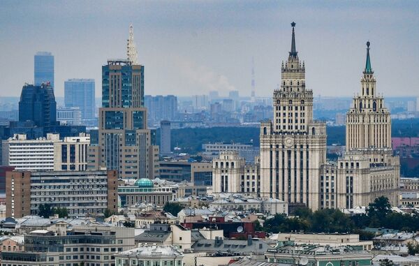 Высотное здание на площади Красных ворот (справа) в Москве - Sputnik Южная Осетия