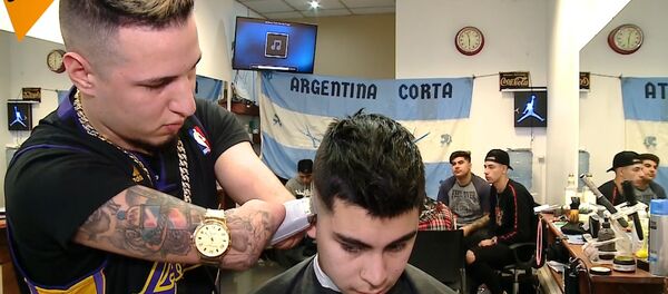 Сила духа: безрукий парикмахер стал лучшим в Аргентине Сила духа: безрукий парикмахер стал лучшим в Аргентине - Sputnik Южная Осетия