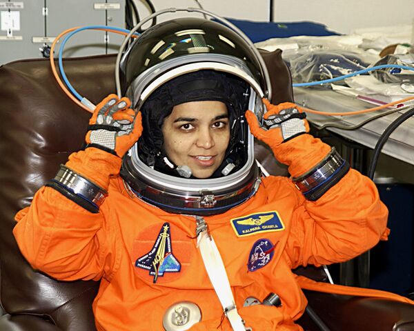 Американская астронавтка индийского происхождения Калпана Чавла во время подготовки к полету - Sputnik Южная Осетия