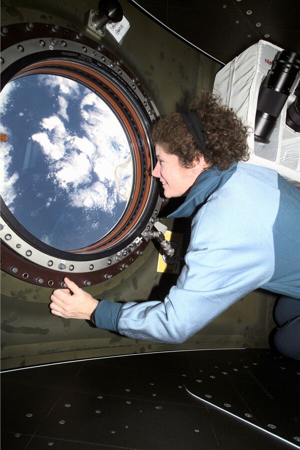 Американская женщина-астронавт Сьюзан Хелмс на борту МКС - Sputnik Южная Осетия