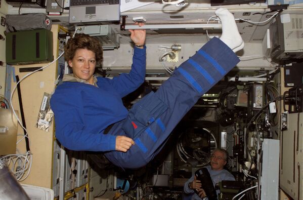 Американская женщина-астронавт Айлин Мари Коллинз в модуле Звезда на МКС - Sputnik Южная Осетия