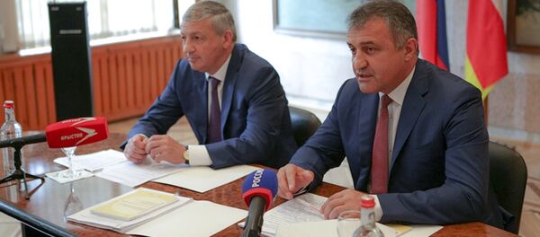 Анатолий Бибилов: Мы один народ, поэтому и проблемы необходимо решать сообща Анатолий Бибилов: Мы один народ, поэтому и проблемы необходимо решать сообща - Sputnik Южная Осетия