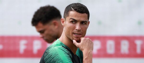 Игрок сборной Португалии по футболу Криштиану Роналду Игрок сборной Португалии по футболу Криштиану Роналду - Sputnik Южная Осетия