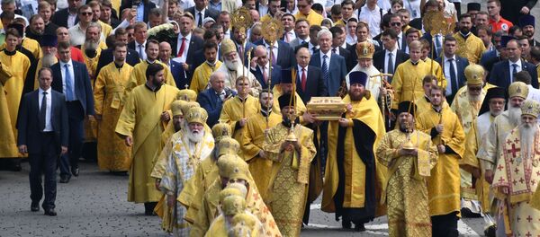 Владимир Путин принимает участие в торжественных мероприятиях по случаю 1030-летия Крещения Руси Владимир Путин принимает участие в торжественных мероприятиях по случаю 1030-летия Крещения Руси - Sputnik Южная Осетия