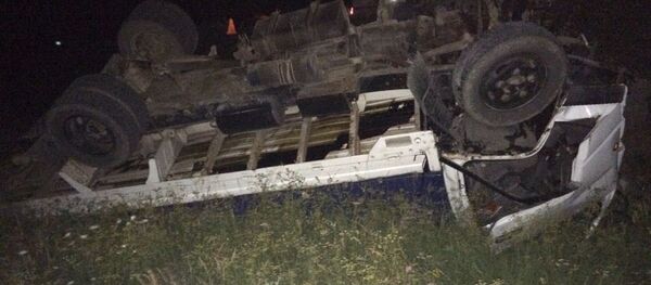 Грузовая машина перевернулась в районе села Рук Грузовая машина перевернулась в районе села Рук - Sputnik Южная Осетия