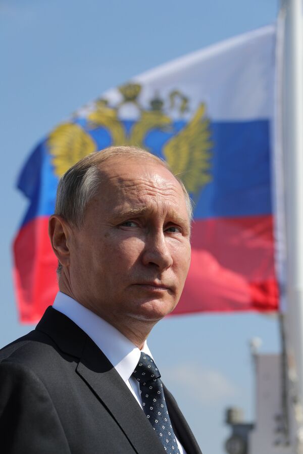 Президент РФ Владимир Путин на Главном военно-морском параде в Санкт-Петербурге - Sputnik Южная Осетия