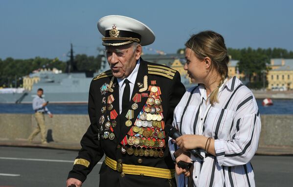 Ветеран перед началом главного военно-морского парада в Санкт-Петербурге в честь Дня Военно-Морского Флота России - Sputnik Южная Осетия