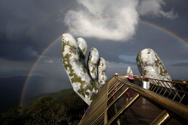 150-метровый Золотой мост Cau Vang в городе Ba Na Hills, Вьетнам - Sputnik Южная Осетия