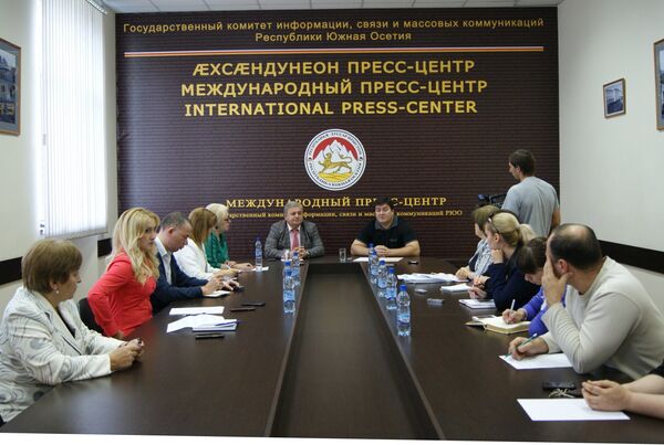 Пресс-конференция главы Статуправления Инала Тибилова - Sputnik Южная Осетия