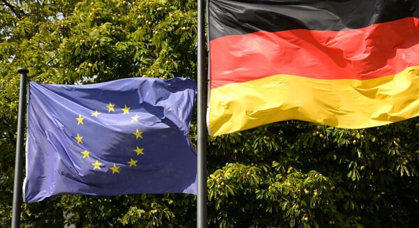 Флаги Евросоюза и Германии в Берлине - Sputnik Южная Осетия