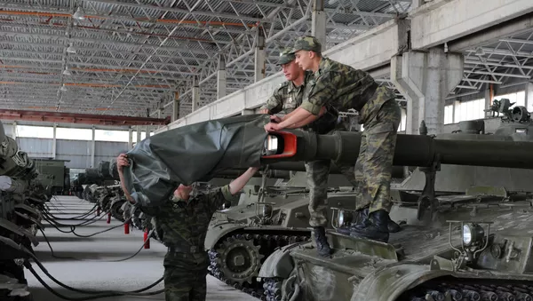 Ангар с военной техникой на территории российской военной базы в городе Цхинвал