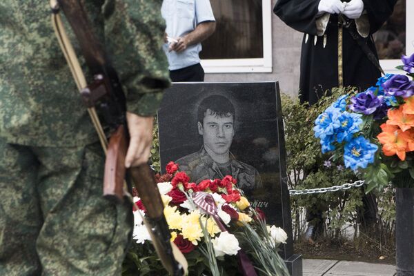 Посещение  и возложение цветов к местам гибели защитников Цхинвала - Sputnik Южная Осетия
