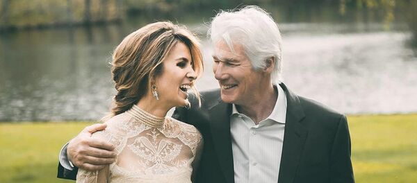 Ричард Гир с супругой Ричард Гир с супругой - Sputnik Южная Осетия