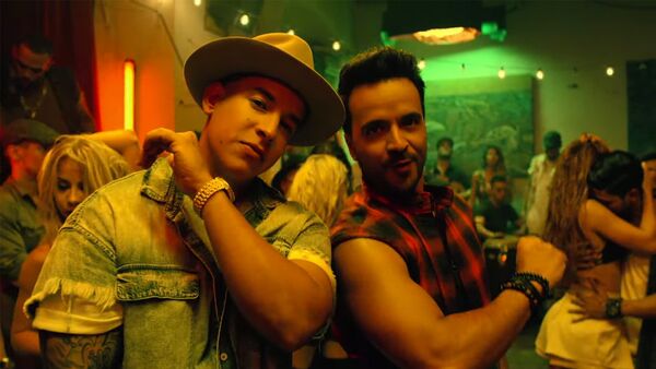 Кадр из клипа Луиса Фонси и Daddy Yankee на песню Despacito - Sputnik Южная Осетия