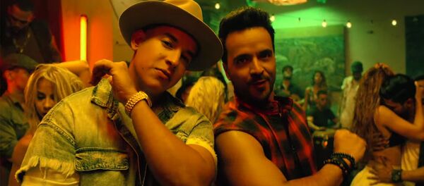 Кадр из клипа Луиса Фонси и Daddy Yankee на песню Despacito - Sputnik Южная Осетия