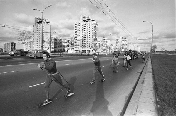 Спортсмены на улицах Минска, 1979 год - Sputnik Южная Осетия